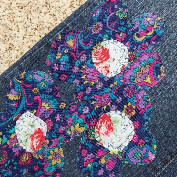 3792 Size 12 Upcycled White House Black Market with Applique Flowers. - Picture 3 of 5